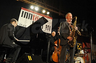  SCOTT HAMILTON QUARTET  