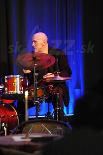  ADAM  