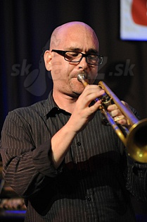 ADAM  