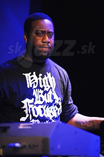  ROBERT GLASPER  