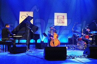  BENITO GONZALES TRIO  