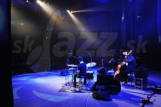  BENITO GONZALES TRIO  