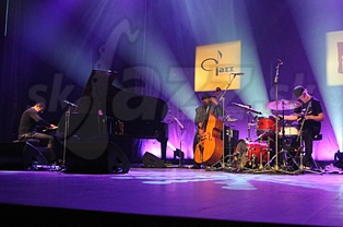  BENITO GONZALES TRIO  