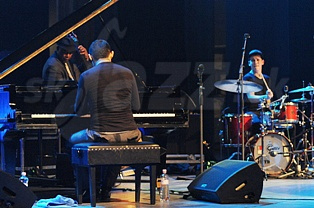  BENITO GONZALES TRIO  