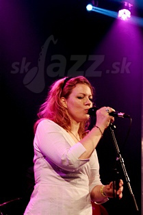  ANNE SCHNELL  