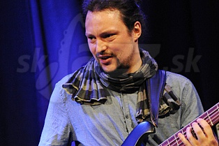  JONATHAN IHLENFELD CUNIADO  