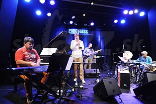  TRILOK GURTU QUARTET  