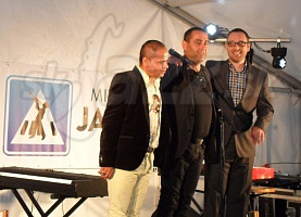  THREE PIANOS - KLAŇAČKA  