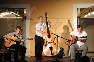  DIKNU SCHNEEBERGER TRIO  