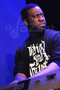  ROBERT GLASPER  