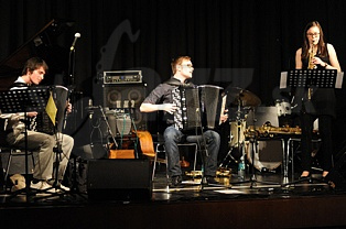  AKKZENT TRIO 3223.JPG 