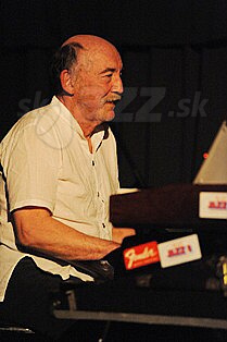  MARTIN KRATOCHVÍL  