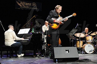  EAST EUROPEAN ARTSAMBLE  