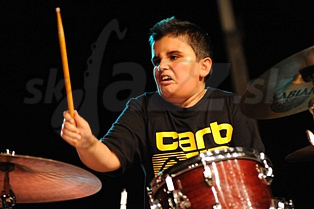  ADRIÁN VARADY  