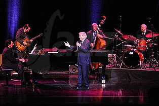  TONY BENNET  