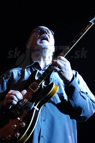  JOHN SCOFIELD  