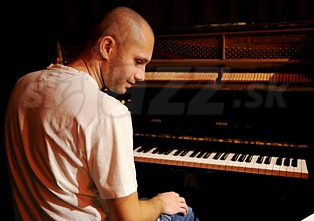  TOMÁŠ GAJLÍK  
