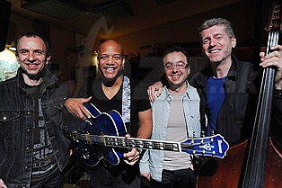  AMC TRIO+MARK WHITFIELD  
