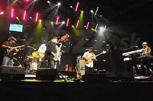  VICTOR WOOTEN BAND  