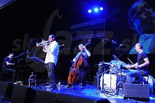  AMC TRIO & PATCHES STEWART  