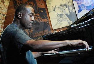  LAFAYETTE HARRIS  