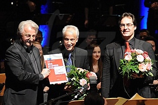  ODOVZDÁVANIE CENY  