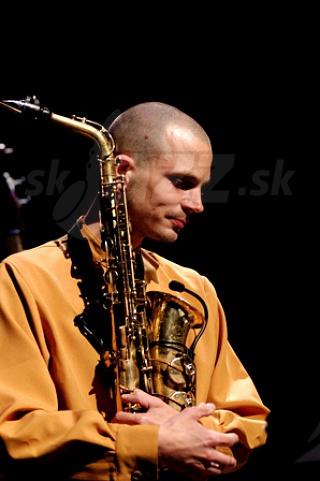  VIKTOR TÓTH  