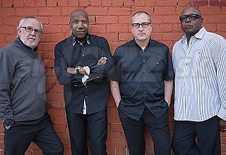  FOURPLAY 