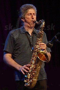  BOB MINTZER 