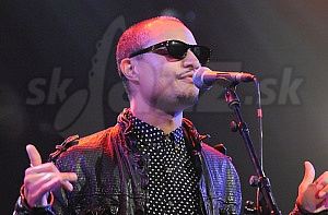  JOSÉ JAMES  