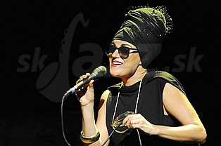  MELODY GARDOT  