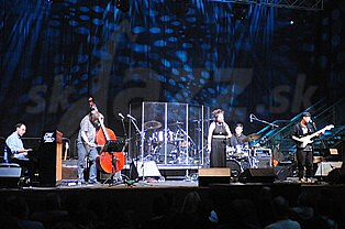  SISA + FEHERO ROCHER  