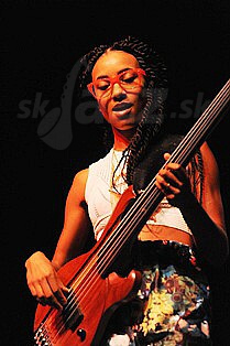  ESPERANZA SPALDING  