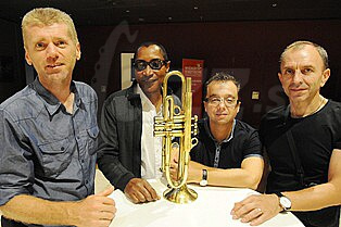  AMC TRIO & PATCHES STEWART  