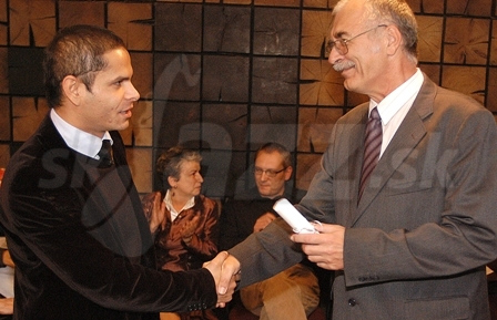 ONDREJOVI GRATULUJE PROF. BOKES