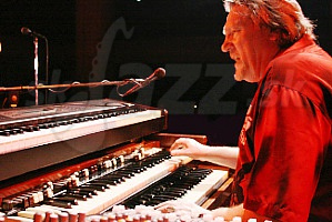  BRIAN AUGER 