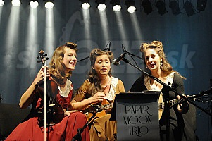 PAPER MOON TRIO