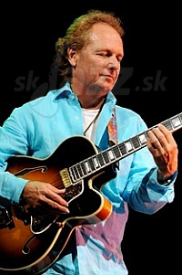  LEE RITENOUR  