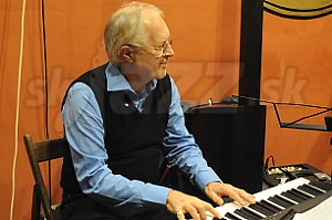  JÁN HAJNAL  