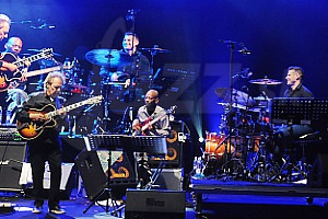  LEE RITENOUR GROUP  