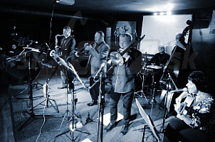  TRADITIONAL & REVIVAL JAZZ BAND  