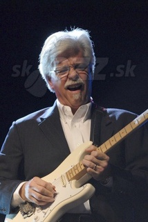  BOB DOEZEMA
