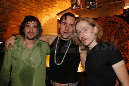  TRES HOMBRES