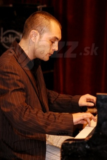 ZOLTÁN KOVÁCS