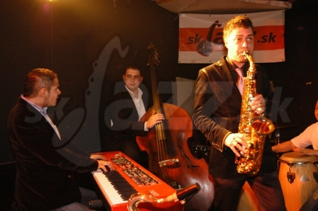  A ZVYŠOK KAPELY