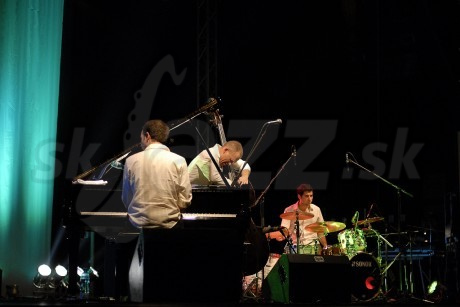  AVISHAI COHEN TRIO