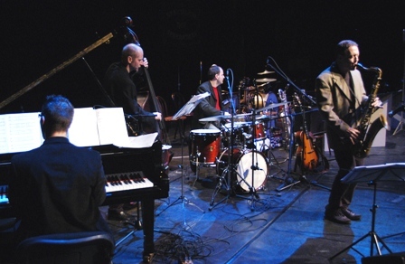  ANDY + BAND