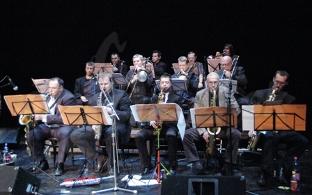  BIG BAND