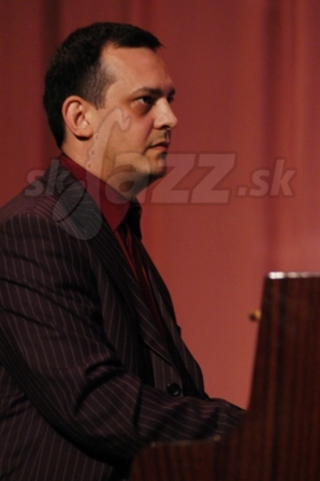  ZSOLT BOTOS