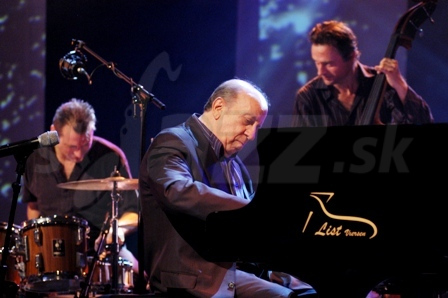 MARTIAL SOLAL TRIO
